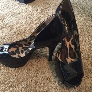 Jessica Simpson heels in excellent condition